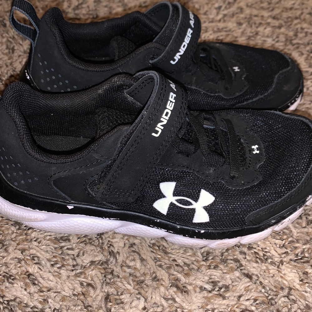 Boys under armor shoes size 13 k